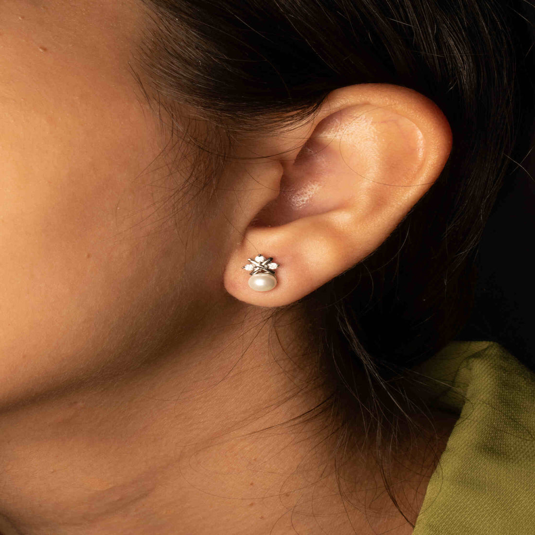 Emara Swiss Pearl Earrings